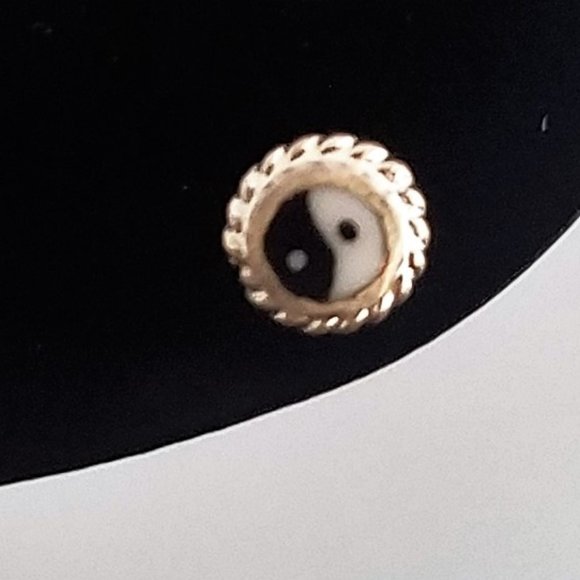 YIN YANG inlay Sterling Silver tiny round EARRINGS - Picture 4 of 9